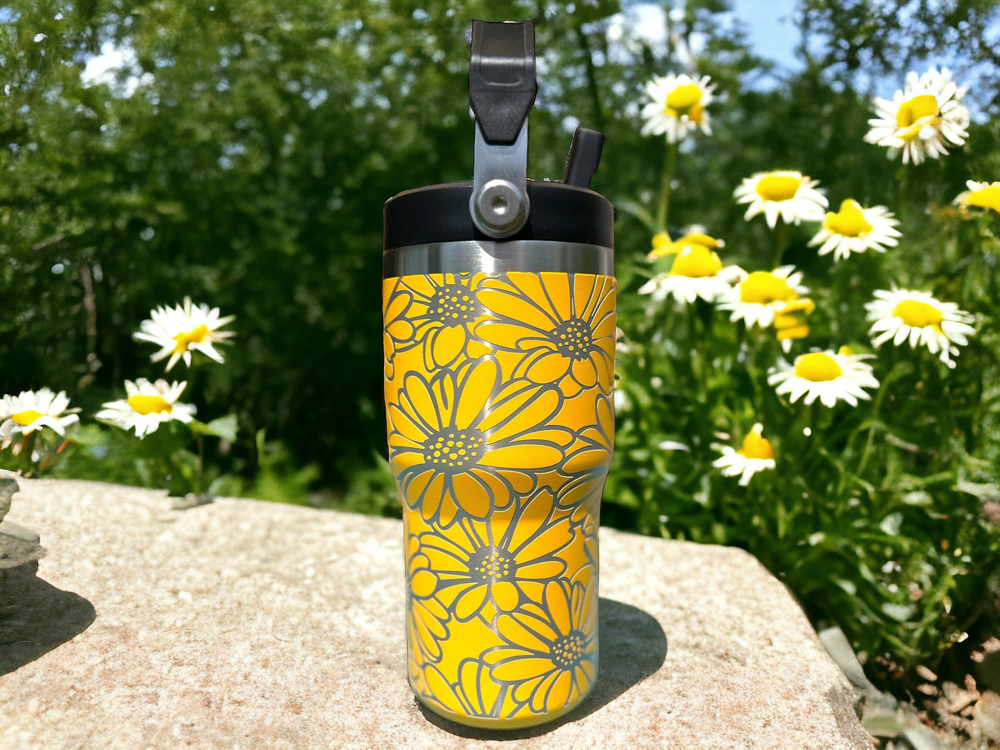 20 oz flip top lid Daisies flower themed tumbler, gift for her, gift for him, coffee tumbler, free personalization, engraved tumbler gift