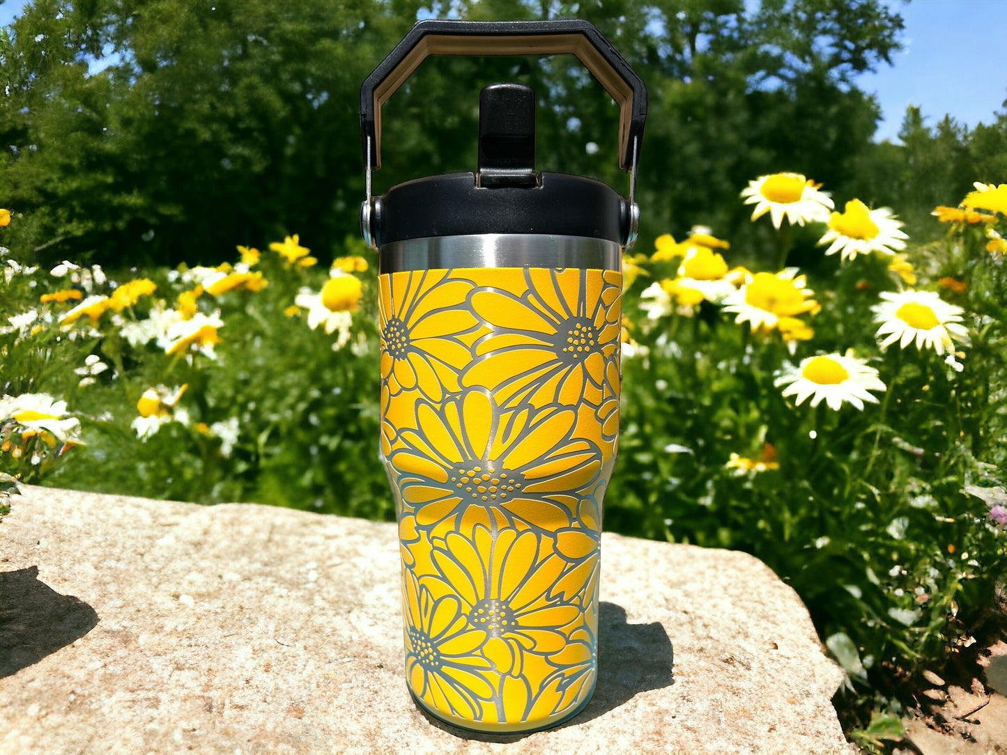 20 oz flip top lid Daisies flower themed tumbler, gift for her, gift for him, coffee tumbler, free personalization, engraved tumbler gift